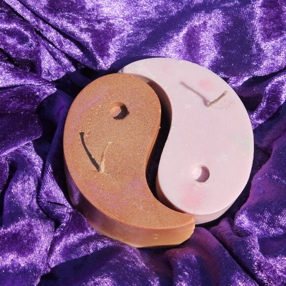 Yin Yang Candle Set in Pink and Gold - Picture 4 of 8